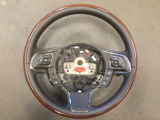 Halve wood/black leather steering wheel